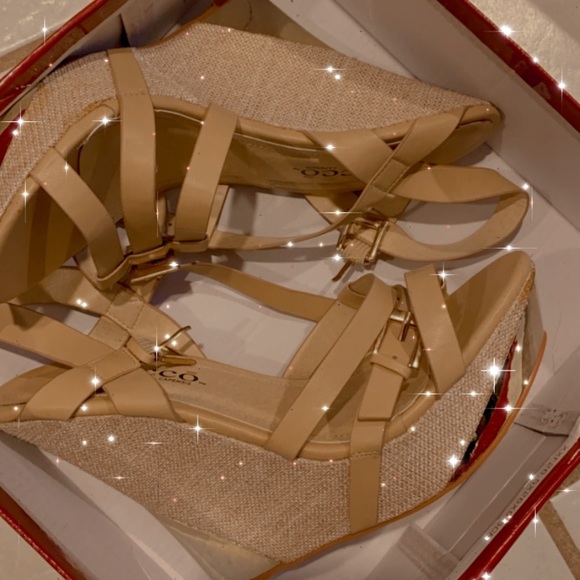 Fashion Wedges - Picture 2 of 3